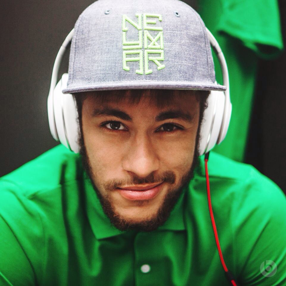 Neymar Jr в кепке