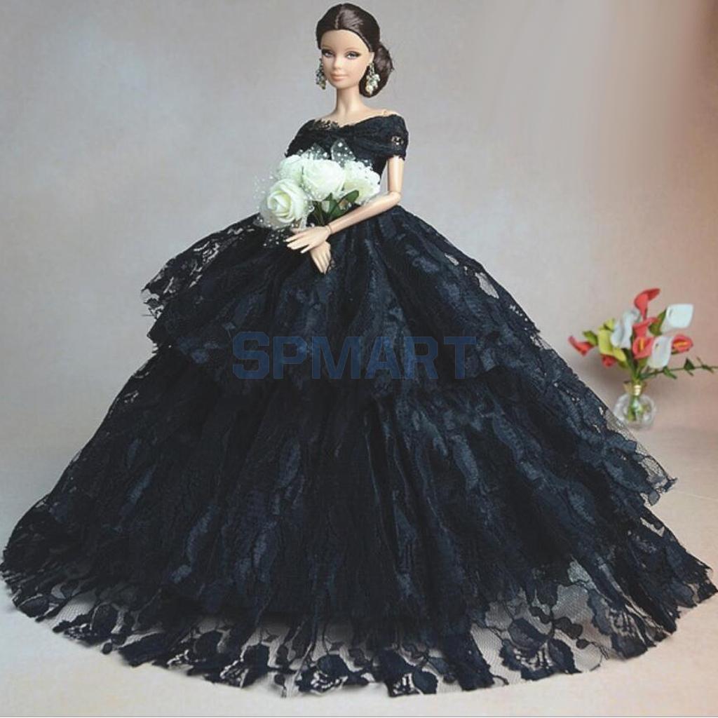 Кукла в черном пышном платье
