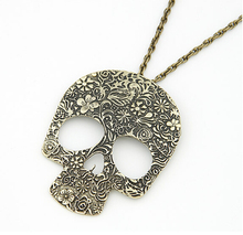 Women Vintage Style Retro Carved Flower Skull Pendant Necklace Skeleton Sweater Long Chain Jewelry Gif