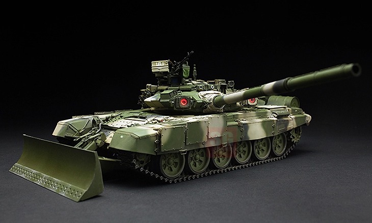 Assembled model 1/35 Russian T-90 tanks with a dozer and LED lights TS-014