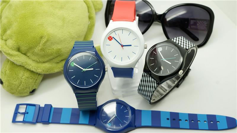 Новый 12 стилей красочные часы радуга watchbelt часы для женщин одеваться часы красивые мужчины влюбленных кварцевые часы леди часы