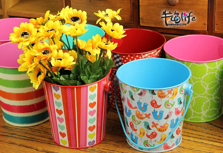 Resultado de imagem para decoração de festa balde com flores