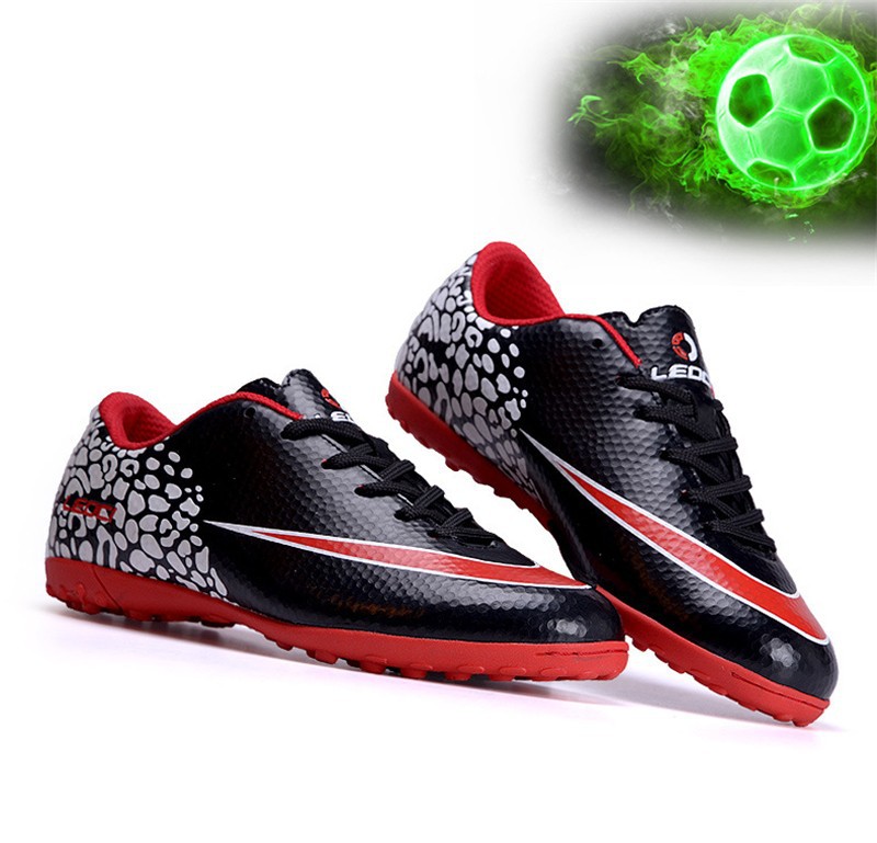 Soccer Shoes For Men kids top Football Boots magista breathable lace-up futsal cleats chuteira zapatos de futbol Free Socks (2)