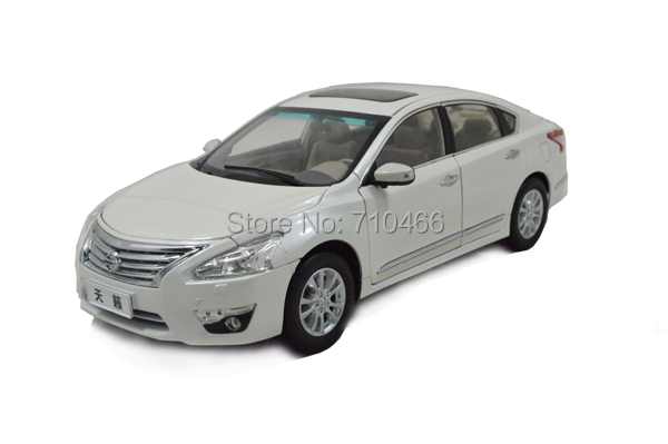 Nissan altima coupe die cast #7