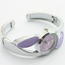 Nuevo 2015 de la alta calidad versión coreana de moda wrisrwatch cuarzo relojes mujeres viste el reloj del brazalete del rhinestone para el regalo