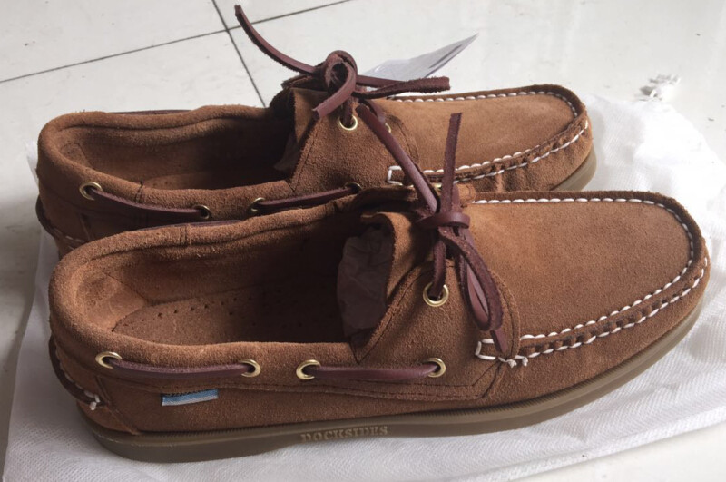 mens suede boat shoes