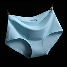 A new type seamless underwear female high-grade ladies underwear silk blankholding female briefs in bamboo stalls