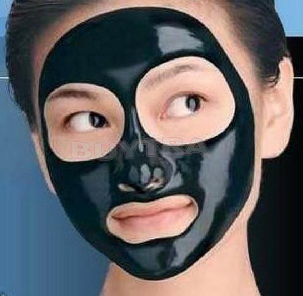 Les procédures pour la personne des boutons dans le salon de la beauté