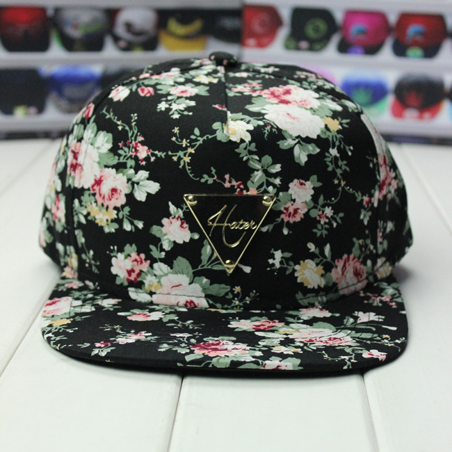 Producto disponible en Amazon.es La mejor selección de gorras para mujer, de todos los colores, texturas y estilos, tenemos de muchas marcas diferentes, colores claros, oscuros, intermedios, en la variedad esta el gusto, es un complemento indispensable para cualquier momento.