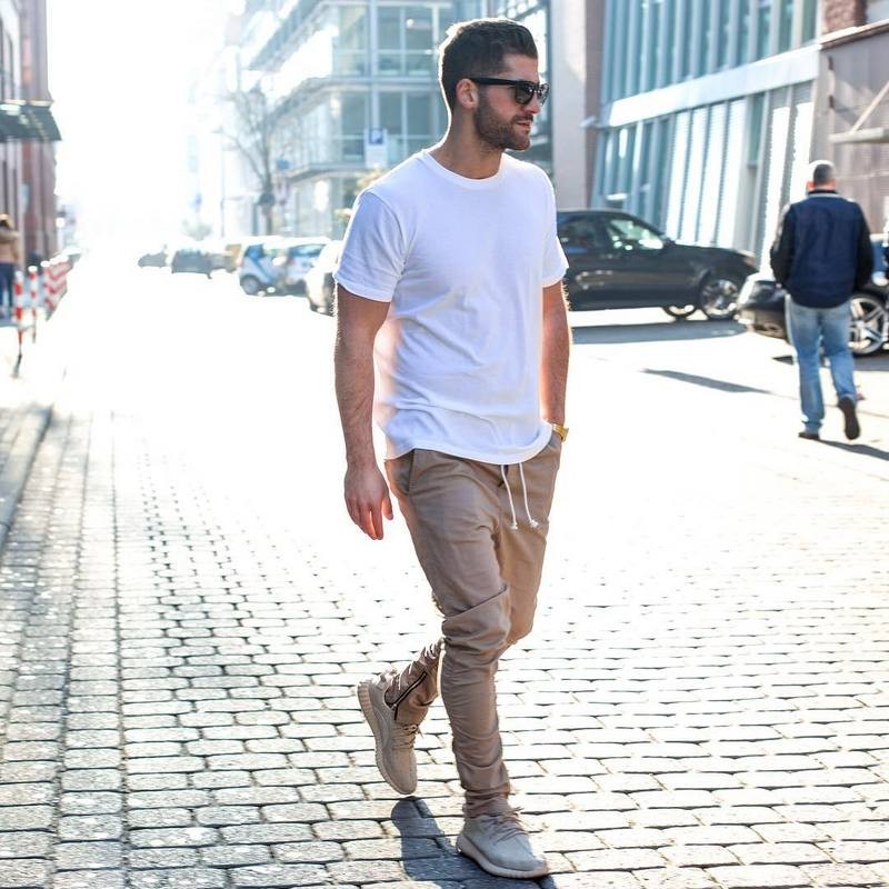 khaki joggers mens outfit