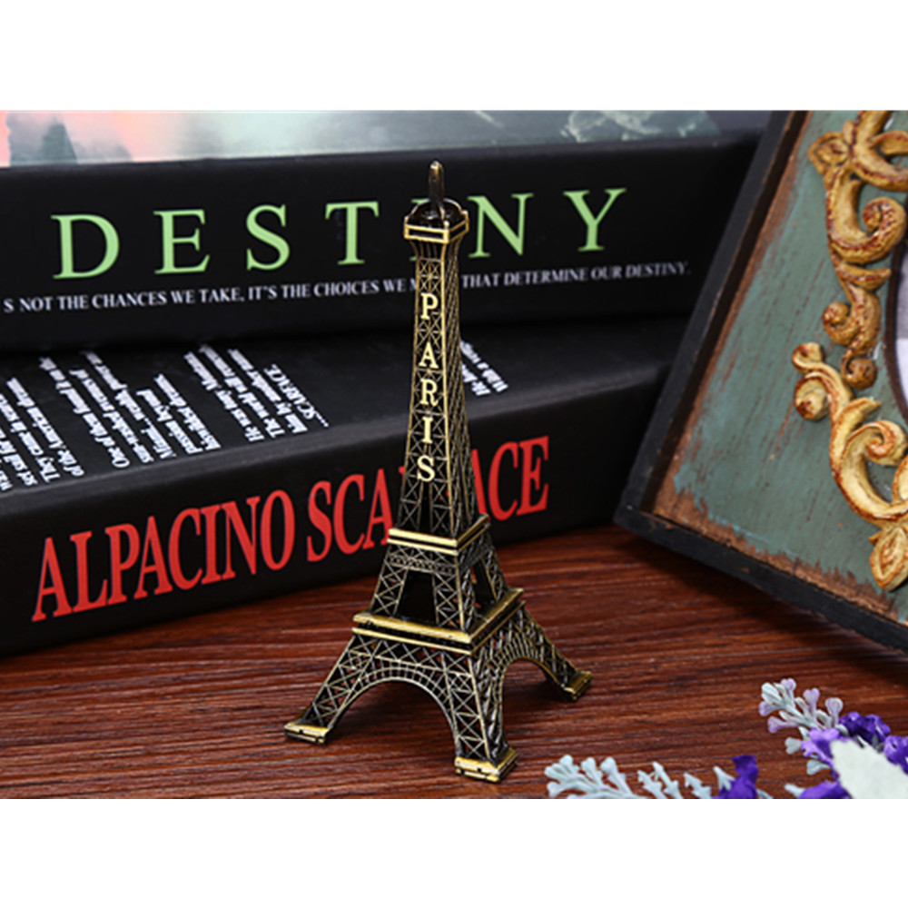 Essay on eiffel tower in french language