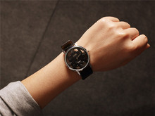 2015 nueva señoras del reloj de moda de doble cara del recorte impermeables de la correa cuarzo amantes del reloj reloj de los pares blanco negro color de reloj