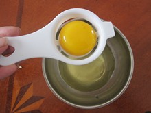 Cheap price good quality Food Grade PP Material Egg Divider Egg Tools Eco Friendly Egg Yolk White Separator