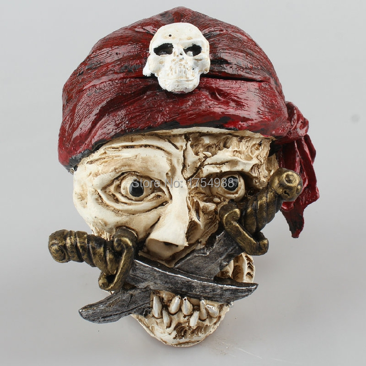 Pirate skull ashtray (1).jpg