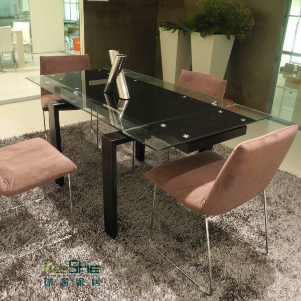 Cuatro plazas mesa de comedor cristal negro patas de madera ...