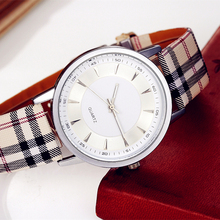 De moda a estrenar Plaid correa de cuero relojes de diseño estilo Simple relojes de cuarzo hombres y para mujer ocasional mira los relojes vestido