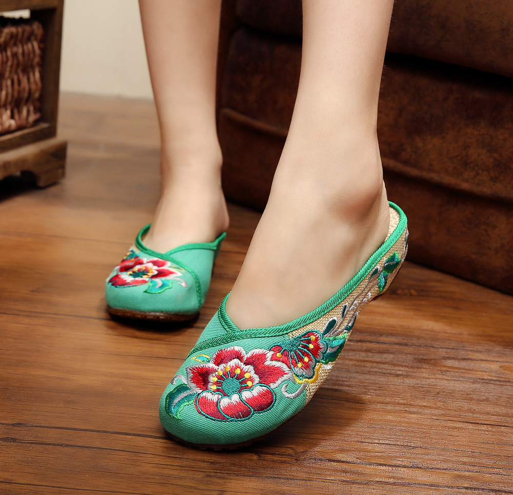 Wholesale New Chinese Embroidered Slippers Hibiscus Canvas