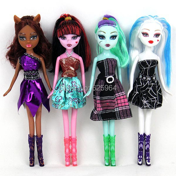 Monster high dolls free shipping AMAZING MONSTER HIGH COLLECTIBLE For Adult Collectors,SUPER FUN For the non collector who Loves to Play with their Monster High Toys! Astranova,A Beautiful Alien Monster High Doll And she literally levitates from her comet station! And flashes colorful lights that strobe to the beat of music from.