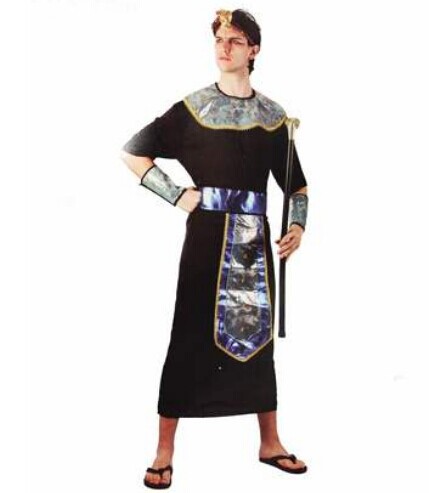 Egyptian clothing for men Tutankhamen's tomb yielded many pieces of clothing: tunics, shirts, kilts, aprons and sashes, socks, head-dresses, caps, scarves, gauntlets and gloves, some of them with fine linen linings, others with separate index and middle fingers and a hole for the thumb.
