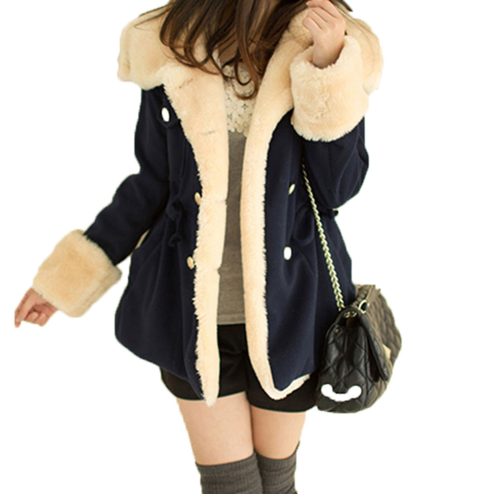 Кореянка в зимней куртке