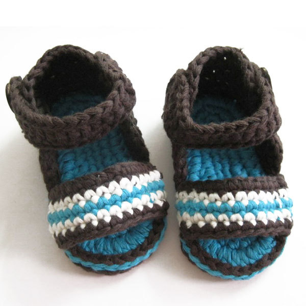 hand gemaakt gehaakte baby boy sandalen in bruin en blauwwitte baby ...