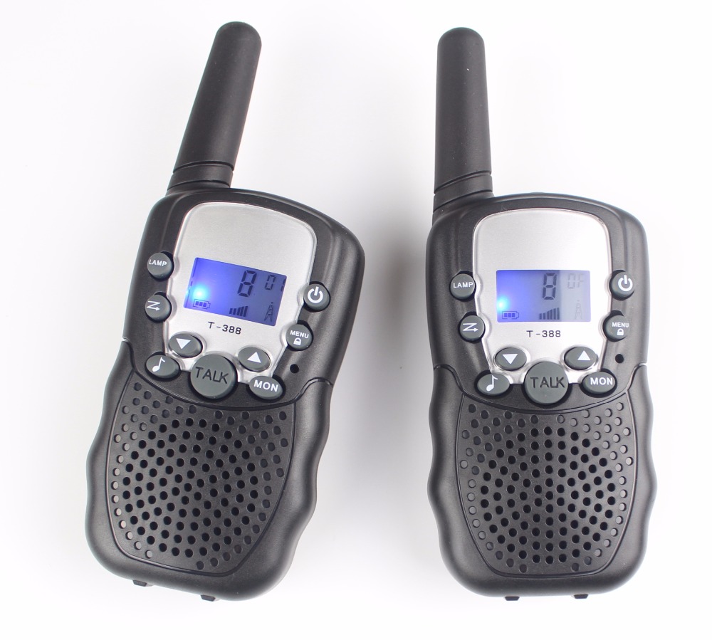 radio walkie talkie pair PMR T388 interphone frs/gmrs talky walky black color up to 5km+ white bright LED flashlight for dark