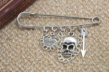 12pcs Shakespeare inspired Hamlet themed charm with chain kilt pin brooch (50mm)