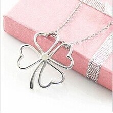 Free shipping 10 2015 New Necklace Glossy Flower And Silver Heart Four Leaf Clover Lucky Pendant