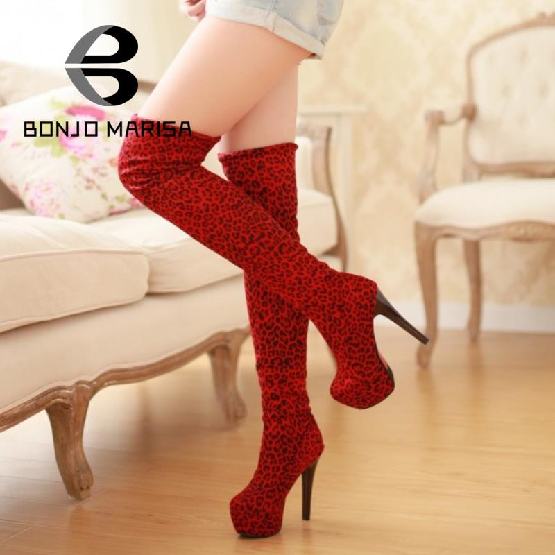 zapatos altos rojos elegantes