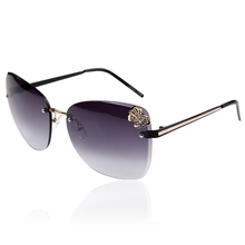 2015 Trendy Fashion Sunglasses Luxury Ladies Butterfly Designer Exclusive Brand Embellishment Sunglasses Women Glasses Female