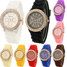 2015 mujeres de moda vestido de oro relojes reloj de la marca Rhinestone de la pulsera relojes de pulsera de cuarzo