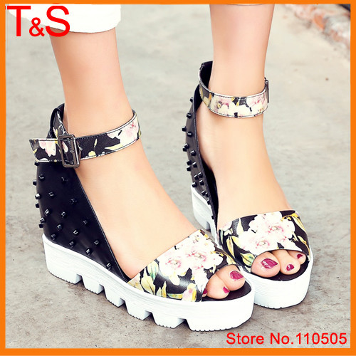 http://g01.a.alicdn.com/kf/HTB1QoRUHVXXXXcZXVXXq6xXFXXX9/Brand-Punk-Lady-s-font-b-Sandals-b-font-Summer-font-b-Peep-b-font-font.jpg