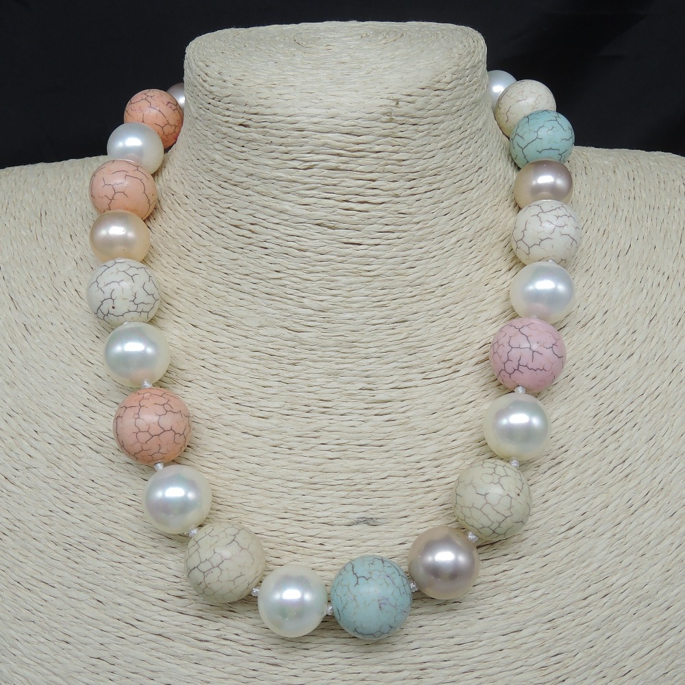 Fashion necklace made of nature turquoise stone and sea shell 