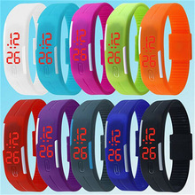 2015 colores de moda barata LED ocio se divierte los relojes fácil y cómodo to wear con imán hebilla