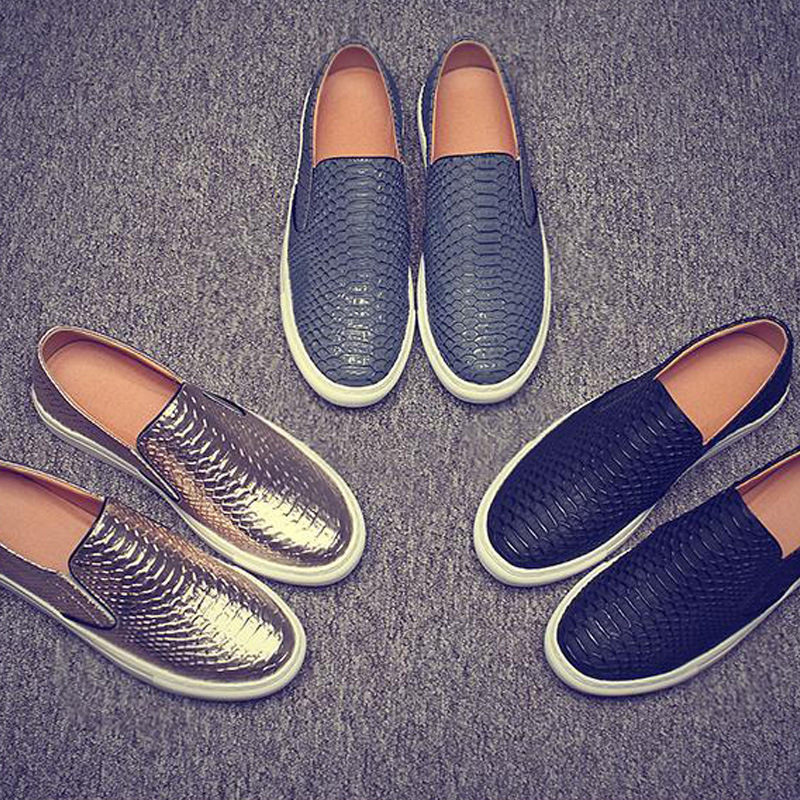 boat shoes with black jeans