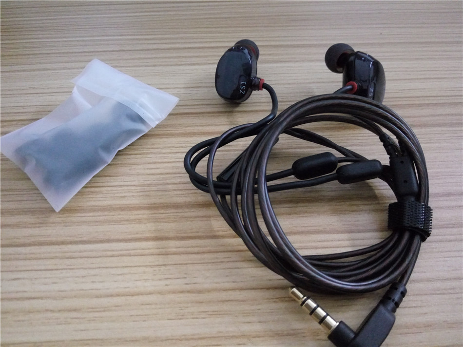 KZ ZS1/KZ ZS2 In-ear Earphone MP3 Music Wired Stereo Headset HiFi Noise Cancelling Earbuds Dual Driver Earphones With Microphone KZ ZS1/KZ ZS2 In-ear Earphone MP3 Music Wired Stereo Headset HiFi Noise Cancelling Earbuds Dual Driver Earphones With Microphone