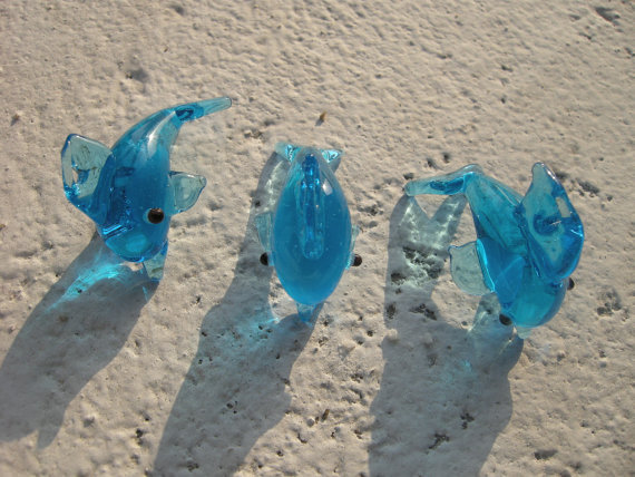 http://g01.a.alicdn.com/kf/HTB1T4.nKpXXXXa9XXXXq6xXFXXXk/3pcs-font-b-small-b-font-Blue-font-b-glass-b-font-dolphins-font-b-glass.jpg