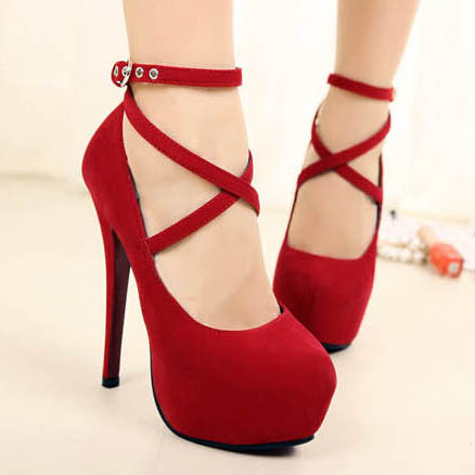 zapatos altos rojos elegantes
