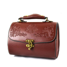 2015 new Promotions PU shoulder handbags Carved fashion styling packet British retro small messenger bag Free