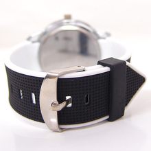 2013 New Fashion Brand Watches Men Women Sports Watches Quartz Silicone Jelly Wristwatches 8W0028