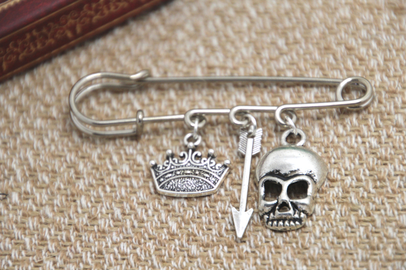 12pcs Shakespeare inspired Hamlet themed charm font b kilt b font pin brooch 38mm