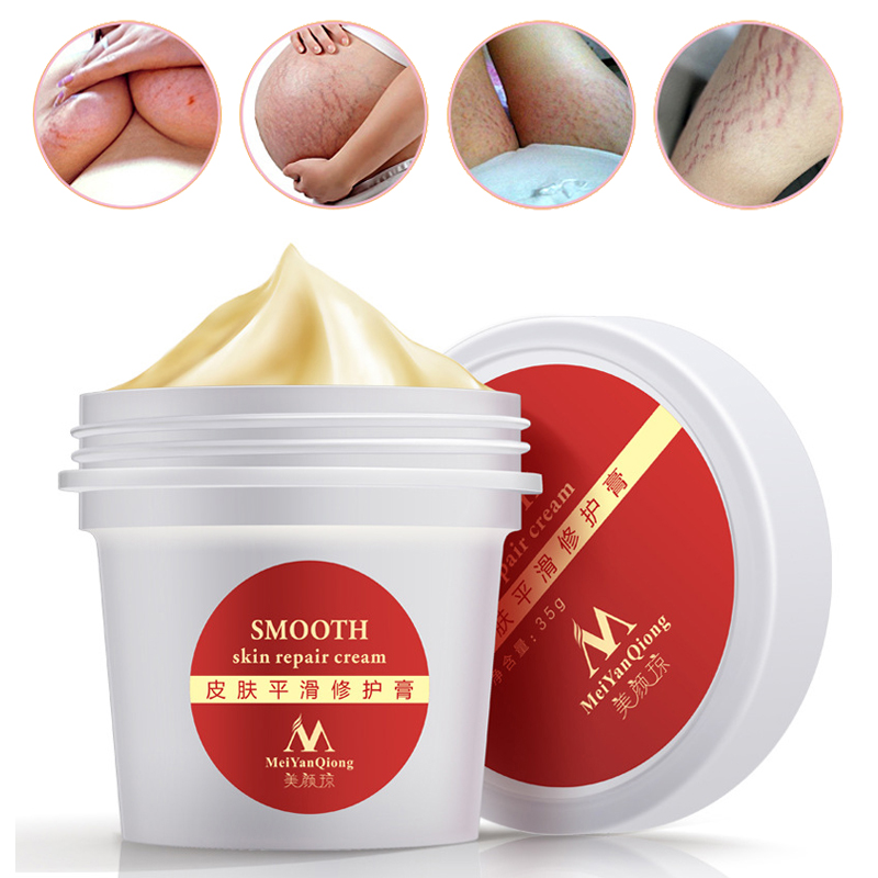 Le masque pour le blanchiment de la personne de la crème fraîche