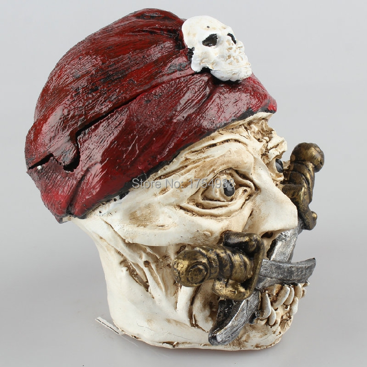Pirate skull ashtray (9).jpg