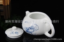 Master of technology high end hand painted Qinghua tea teapot pot lotus beauty