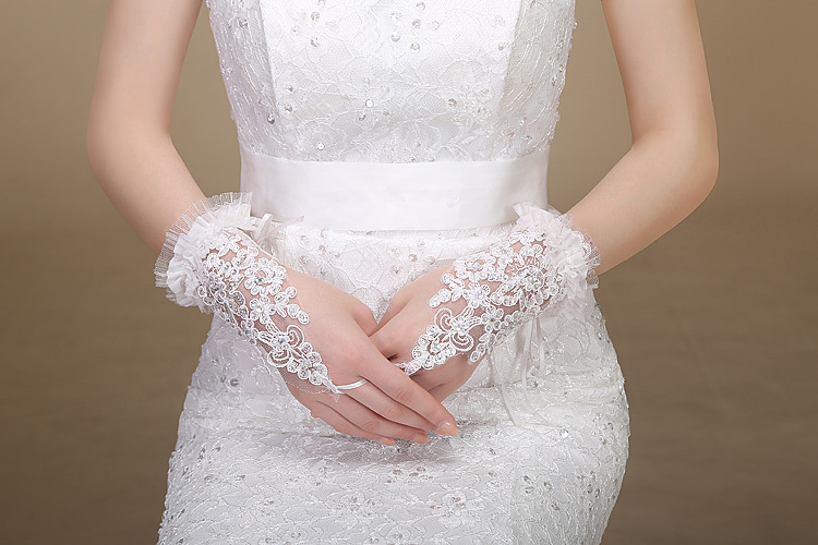Fast Shipping In Stock Elegant Lace Beaded White Ivory Wedding Accessories Fingerless Bridal Gloves