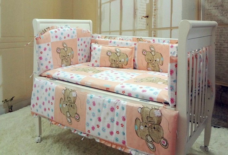 Продвижение! 6 шт. розовый медведь детская кроватка комплект постельных принадлежностей в летние дышащая детская кроватка ( бамперы + лист + наволочка )