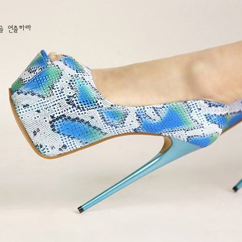 http://g01.a.alicdn.com/kf/HTB1_oWWIpXXXXcSXpXXq6xXFXXXx/2015-Summer-New-Serpentine-Women-Pump-16CM-Brazil-Hot-Sales-Platform-High-Heel-Women-Sexy-Shoes.jpg