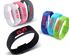 Nuevos 2015 calientes de los nuevos hombres ultrafinos deportes de la muchacha de silicona LED Digital reloj de pulsera deportivo