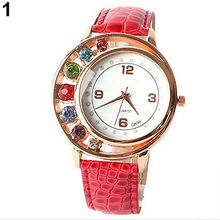 Mujeres coloridas del Rhinestone Faux cuero pulsera pulsera de cuarzo vestido reloj de pulsera