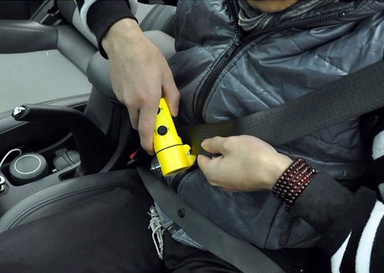 4 in 1 Car Auto Emergency Safety Life Hammer LED Flashlight New (5)